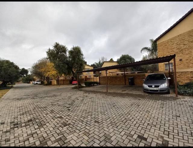 2 BEDROOM DUPLEX FOR SALE IN HEUWELSIG ESTATE